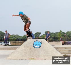 plus skate shop skateboard competition at farmington riley skate park